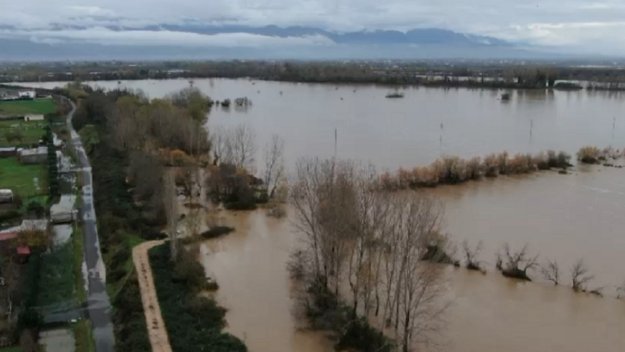 Situata në Shkodër/ 1400 hektarë tokë e përmbytur, 15 shtëpi në ujë